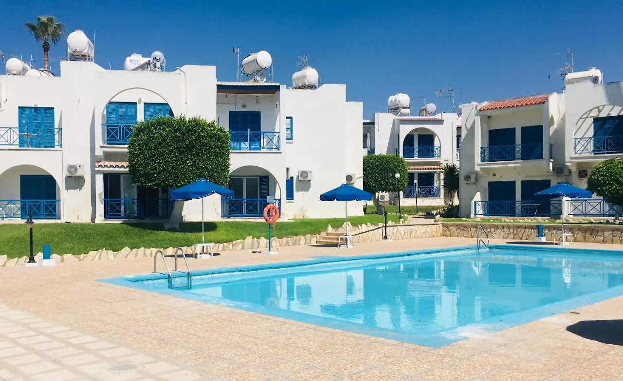 Sea Green Gardens Beach Complex 라르나카 아파트