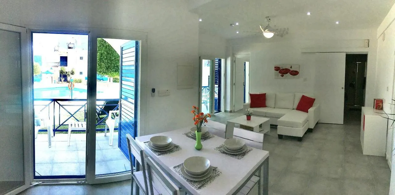 Sea Green Gardens Beach Complex 라르나카